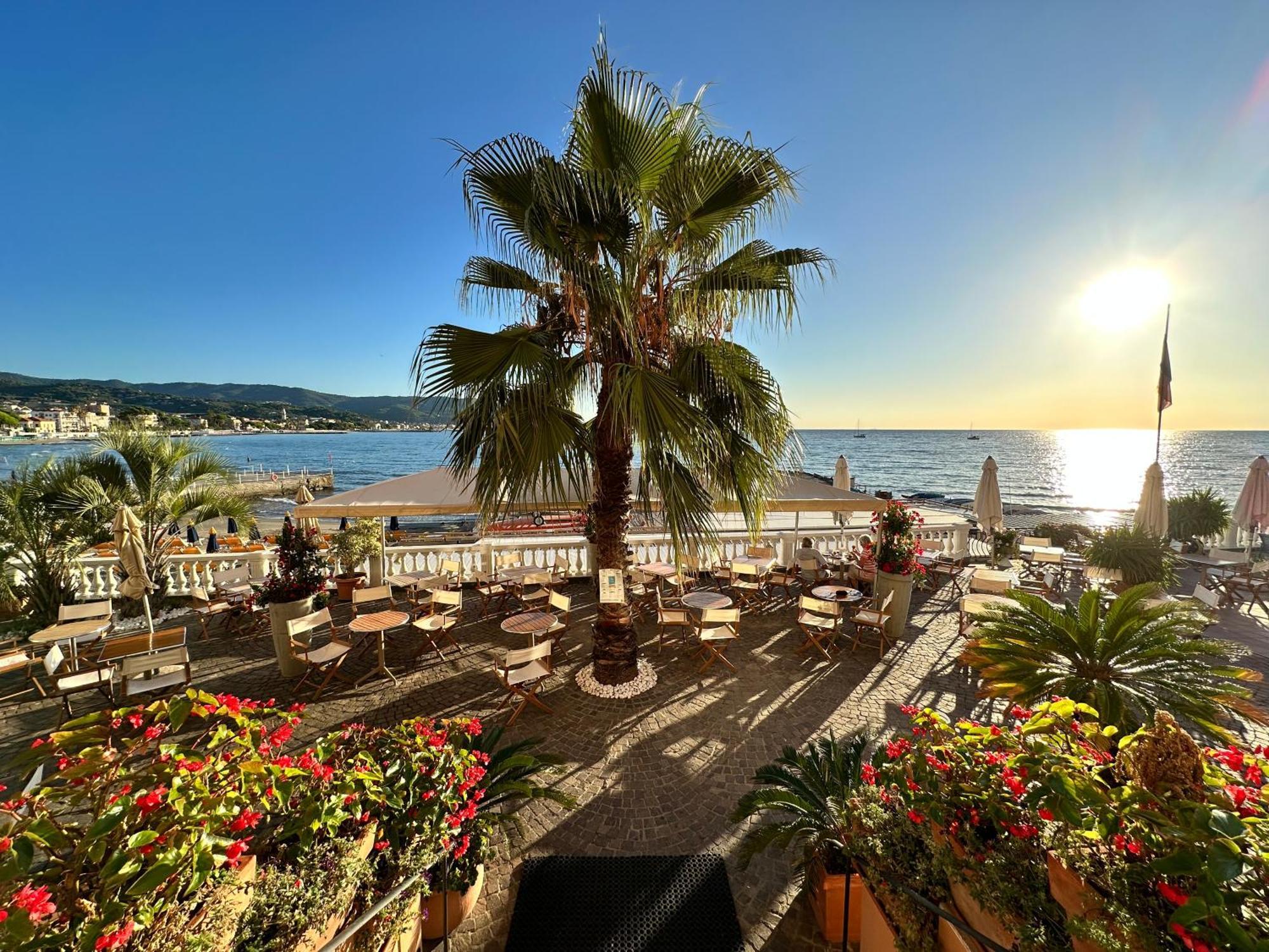 Hotel Golfo E Palme Diano Marina Exterior foto