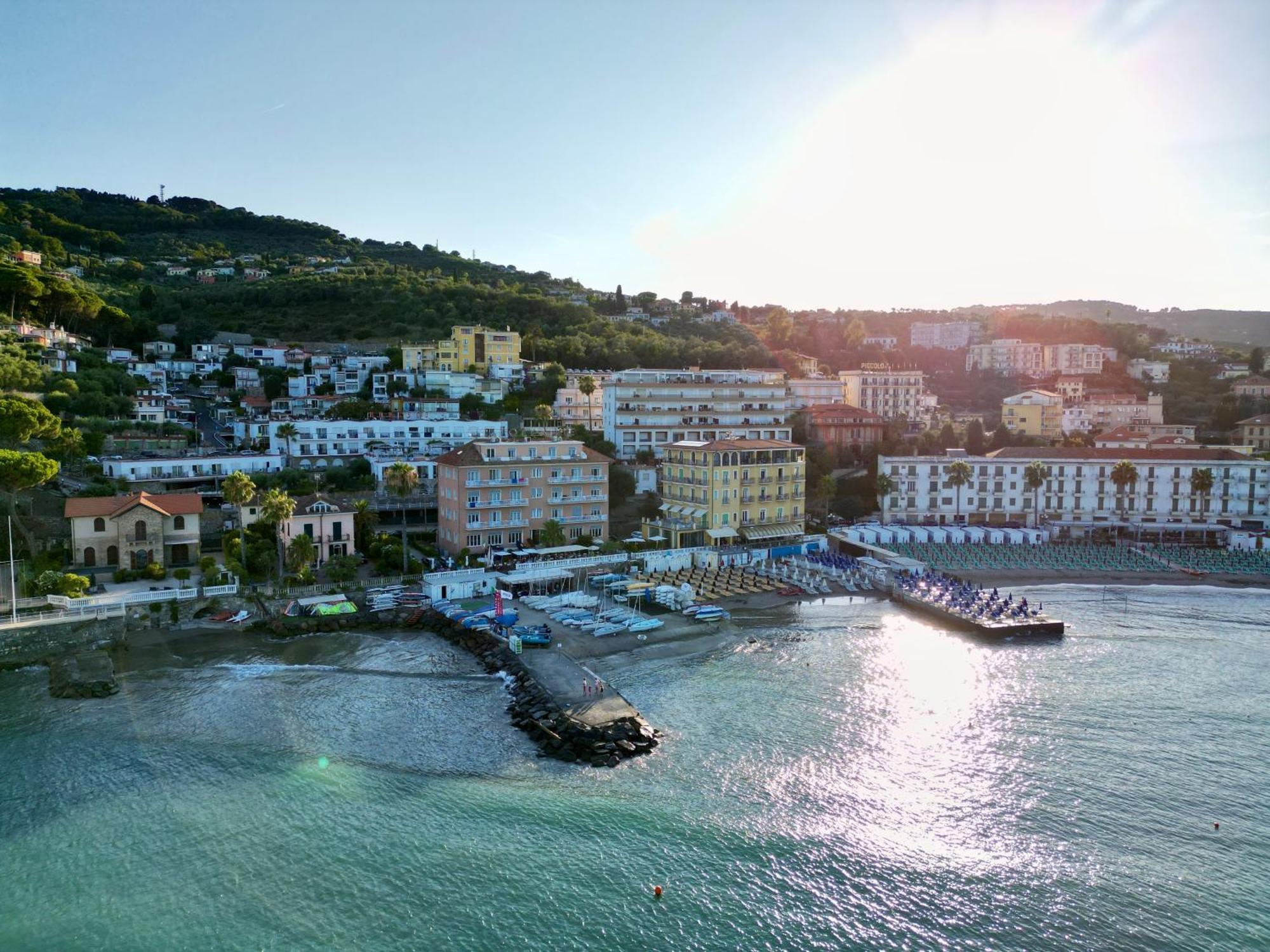 Hotel Golfo E Palme Diano Marina Exterior foto